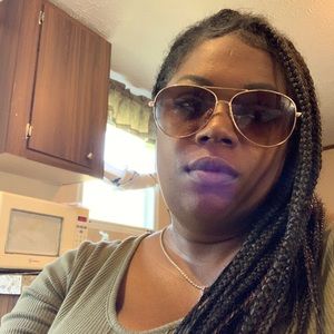 Meet your Posher, Whitney